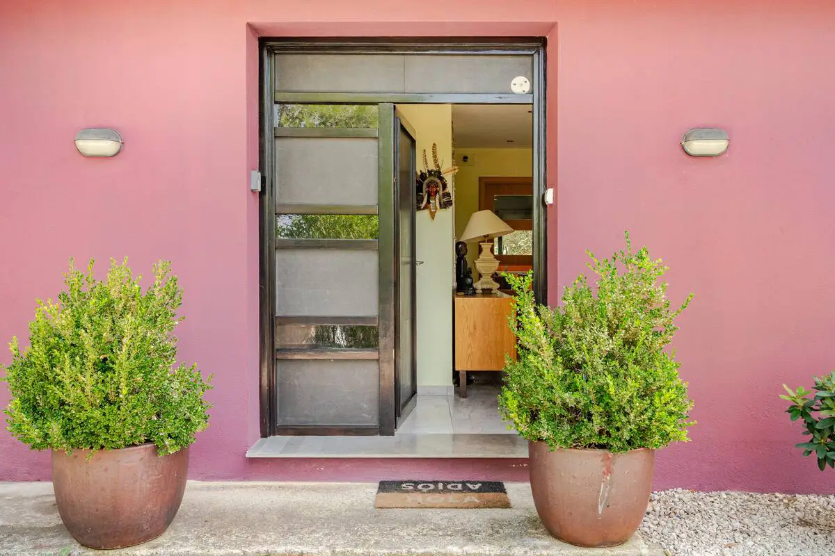 Exterior, Casa Neus Sant Salvador de Guardiola