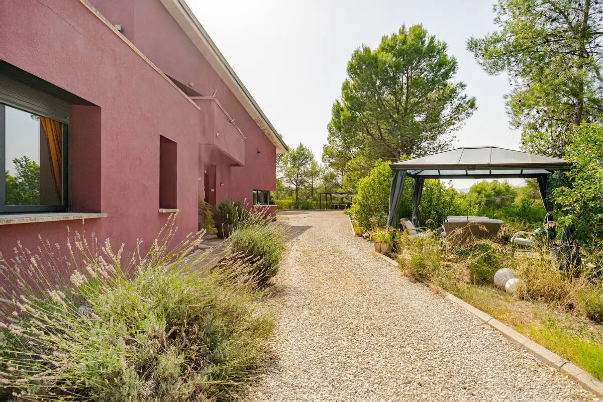 Exterior, Casa Neus Sant Salvador de Guardiola