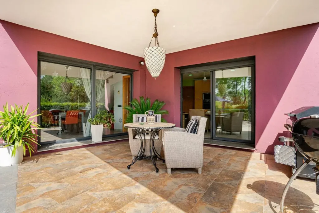 Exterior, Casa Neus Sant Salvador de Guardiola