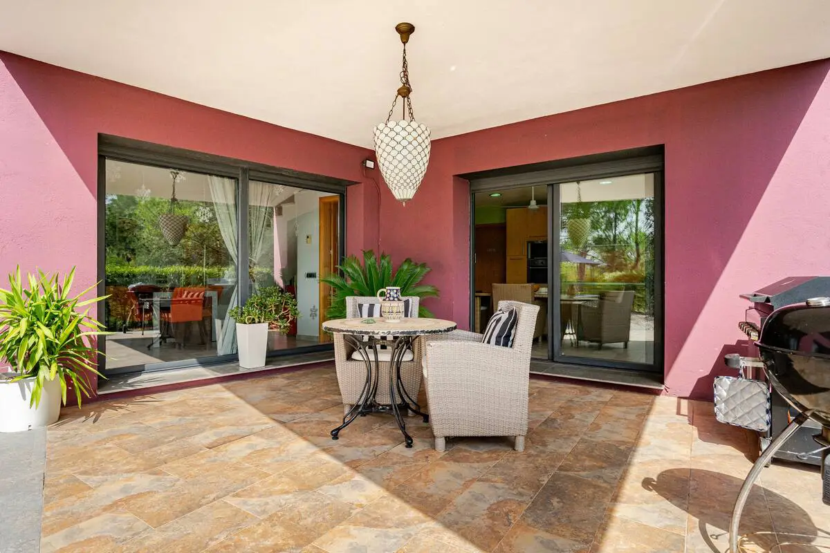 Exterior, Casa Neus Sant Salvador de Guardiola